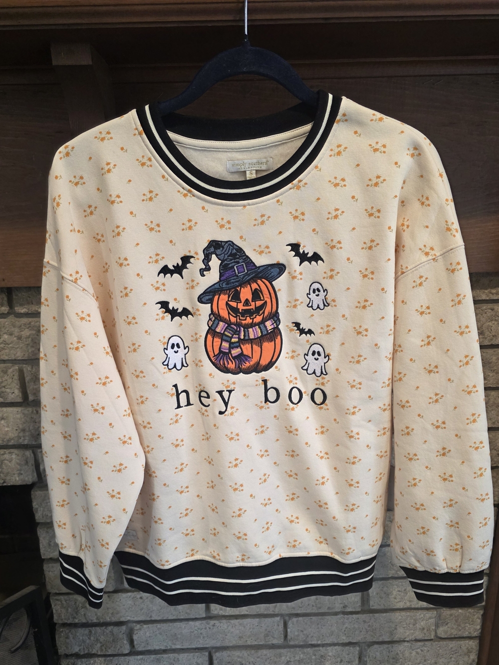 Simply Southern Cream 'Hey Boo' Pumpkin Graphic Sweatshirt - Picture 2 of 5